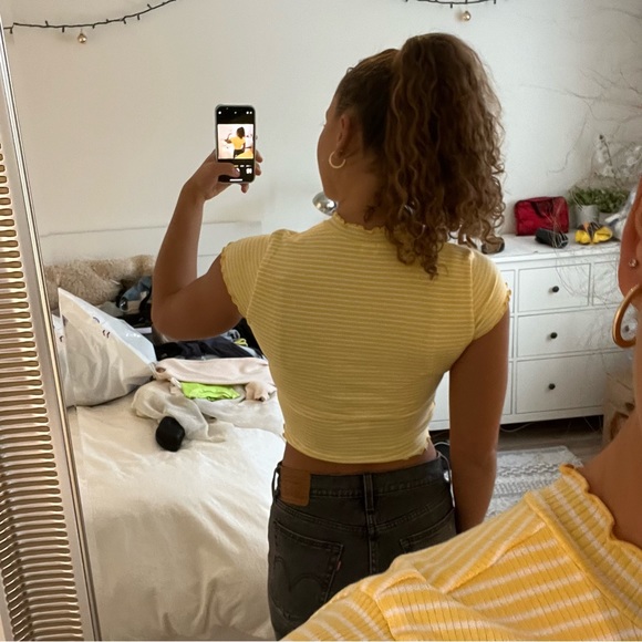 Aritzia Sunday Best yellow top - Picture 2 of 6